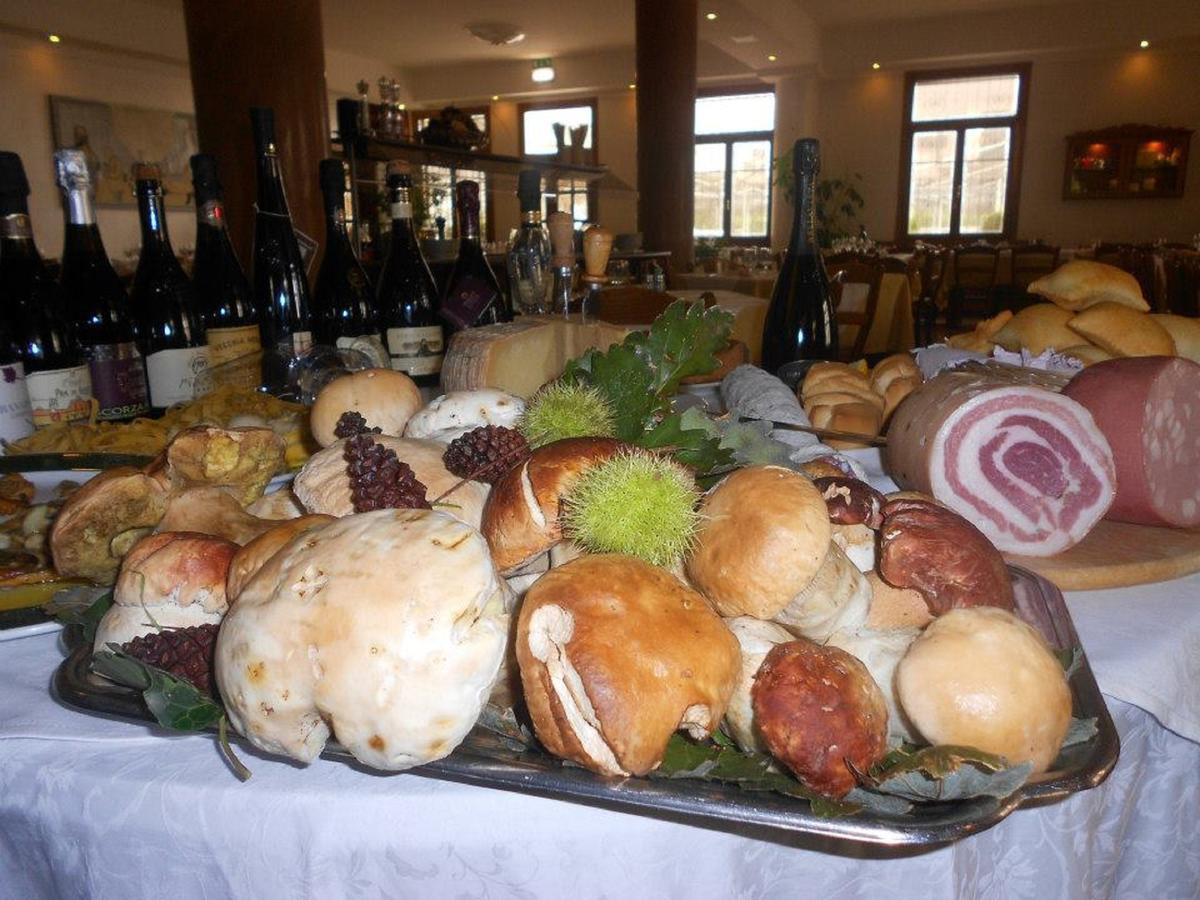 Albergo Ristorante Miramonti Toano Ngoại thất bức ảnh